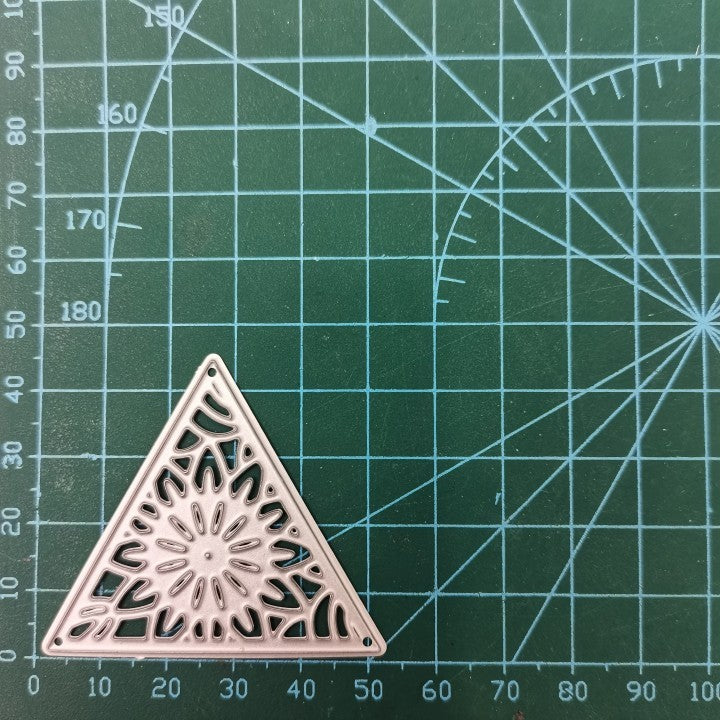 Kokorosa Metal Cutting Dies With Triangle Flower Border